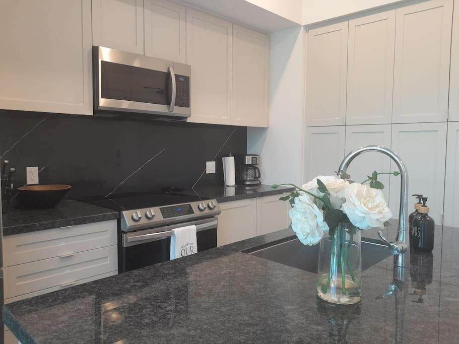Cozy South View Suite Overlooking The Nature Trail Innisfil Экстерьер фото